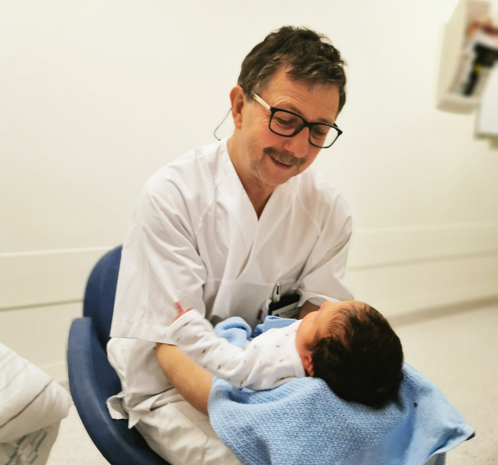 Paul Larsen, jordmor