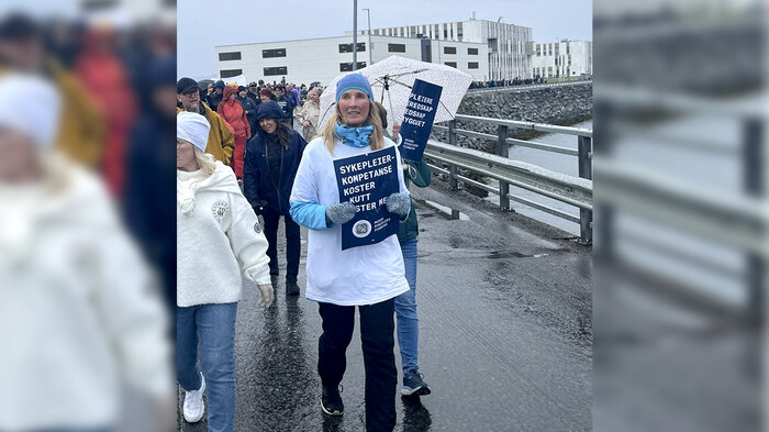 Bildet viser folketog i Hammerfest.