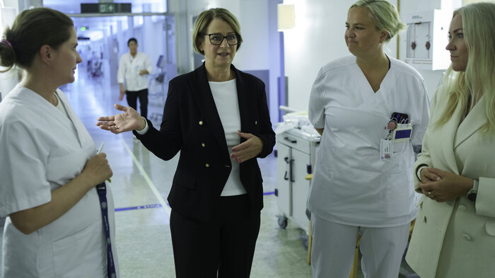 bilde av trøen og sverresdatter og sykepleiere på lovisenberg