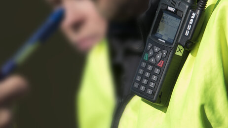 Bildet viser politi med nødnett