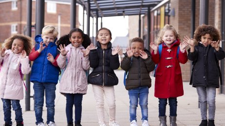 En gruppe med skolebarn. Bildet viser en gruppe med skolebarn.