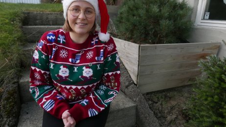 Nora Pettersen Daldorff Bildet viser Nora Pettersen Daldorff som er styremedlem i NSF Student. Hun er iført nissedrakt.