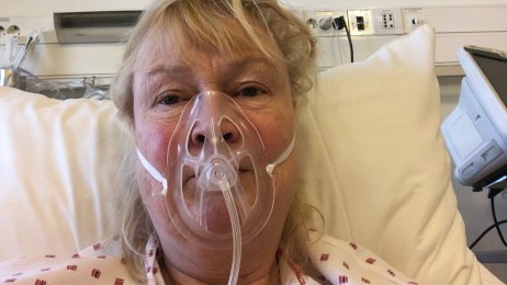 Marianne Rustad Carlsen Bildet viser Marianne Rustad Carlsen på Ullevål sykehus. Hun ligger i sengen med pustemaskin.