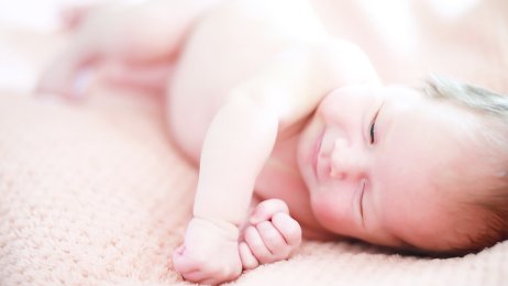 Bildet viser et nyfødt barn