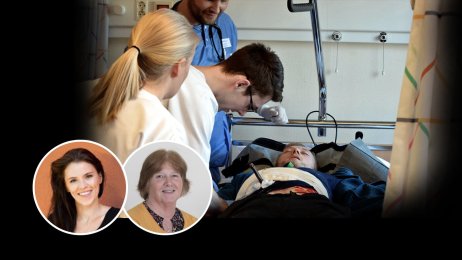 Bildet viser sykepleierstudenter som trener på å ta imot en pasient som er knivstukket