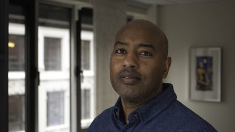 Bildet viser et portrett av innleggsforfatteren Jonas Debesay