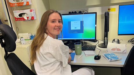 Bildet viser sykepleierstudent Stella Braathen-Reif under praksisstudier