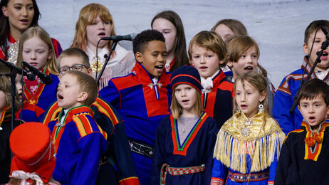 Illustrasjonsfoto: Barn fra Oslo Samiske skole synger på markeringen av samenes nasjonaldag i Oslo rådhus i 2023. Illustrasjonsfoto: Barn fra Oslo Samiske skole synger på markeringen av samenes nasjonaldag i Oslo rådhus i 2023.