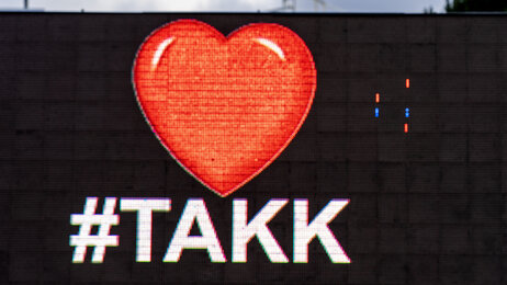 Illustrasjonsbilde: Et stort hjerte med teksten «#Takk» under.