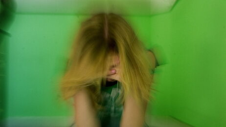 Illustrasjonsbilde av ung jente som er psykisk syk. Illustrasjonsbilde av ung jente som er psykisk syk.