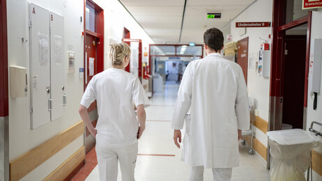 Illustrasjonsbilde fra korridor på et sykehus.