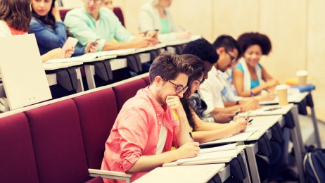 Studenter i en forelesningssal Studenter i en forelesningssal
