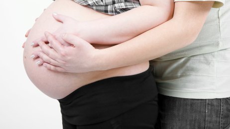 GRAVID: Kvinner må slippe å dra langt hjemmefra for å føde. Illustrasjonsfoto: Colourbox GRAVID: Kvinner må slippe å dra langt hjemmefra for å føde. Illustrasjonsfoto: Colourbox