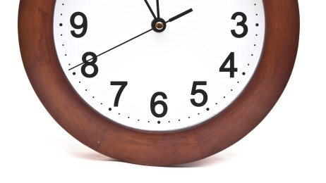 Klokke - fem på tolv. Foto: Mostphotos