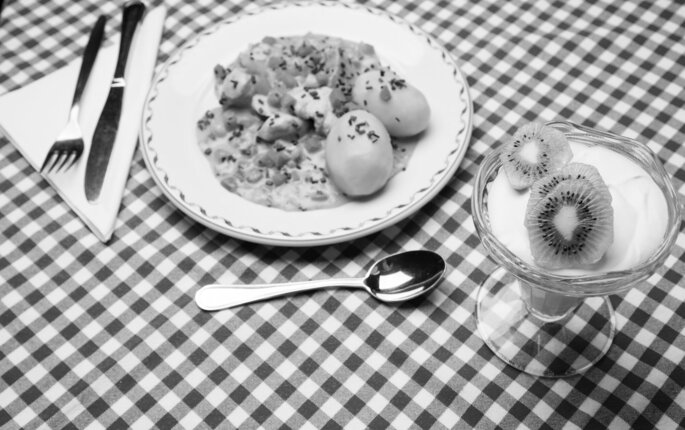 Dekket bord, mat, måltid