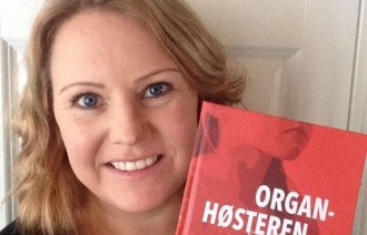 Kristine Lindhøy, Organhøsteren Bildet viser Kristine Lindhøy som holder romanen sin.