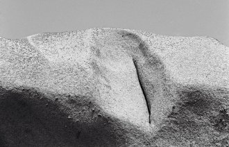 Illustrasjon Illustrasjon. Steinformasjon som gir assosiasjoner til en vagina