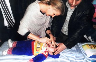 Elizabeth Hoff gir poliovaksine under WHOs kampanje i Aleppo i Syria.