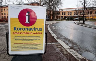 Koronaskilt ved Ullevål sykehus