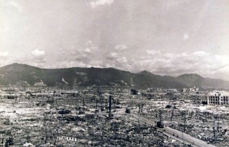 Bildet viser en del av Hiroshima ødelagt etter å ha blitt truffet av en atombombe i 1945