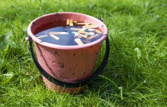 Bøtte med røyksneiper