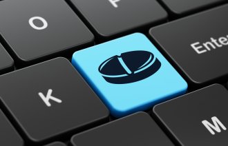 Bildet viser et tastatur der en av bokstavene er erstattet med en pille.