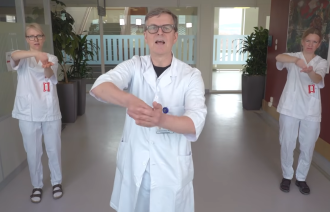 Bildet viser Andreas Radtke som demonstrerer et grep i dr. Radtkes metode.