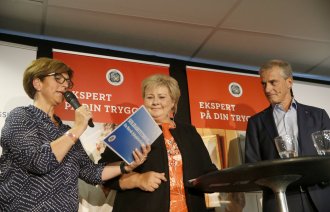 Helsedebatt 2015 mellom Erna Solberg og Jonas Gahr Støre, ledet av daværende NSF-leder Eli Gunhild By