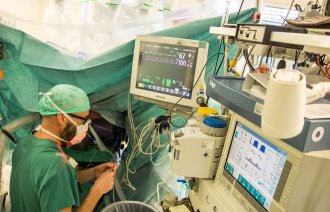 Bildet viser en anestesisykepleier.