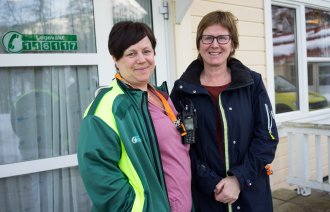 bildet viser Anne Grete Husebø (til venstre) og Ingunn S Feidje