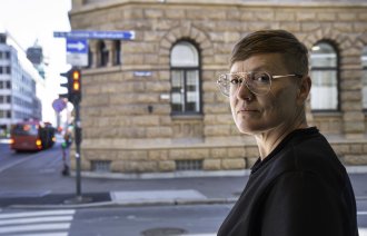 Edith R. Gjevjon i gaten