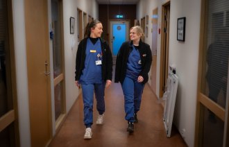 Bildet viser praksisstudentene Jørgensen og Østvik