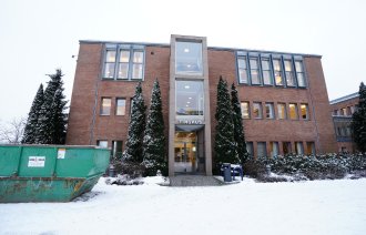 Bildet viser Tinghuset i Lillestrøm som blant annet huser Nedre Romerike tingrett.