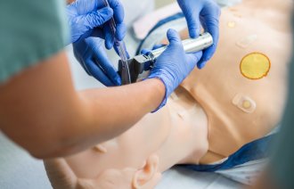 Illustrasjonsfoto av simuleringsøvelse med dukke