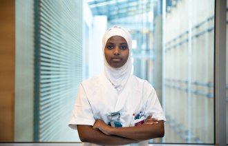 Bildet viser sykepleier Hilal Shide Gure