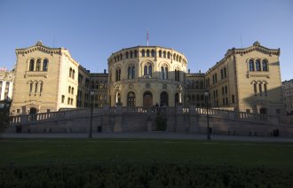 Bildet viser Stortinget.