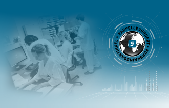 Illustrasjonen viser noen sykepleiere som sitter og jobber på et kontor. En jordklode synes til høyre i bildet, med teksten "Fagfellevurdert forskningsartikkel" rundt. Under ses søyler og grafer