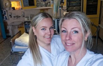 Bildet viser Therese Espenakk Mork og Tove Kjølsøy.