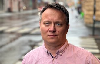 Bildet viser Øyvind Moksness, hovedtillitsvalgt for Norsk Sykepleierforbund ved Sykehuset Østfold