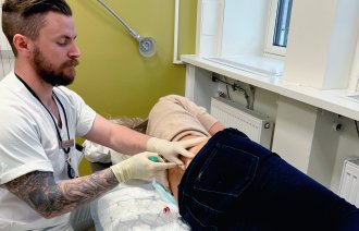 Bildet viser Lasse Johan Thue på Ahus