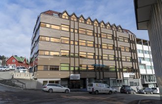 Bildet viser Midtre Hålogaland tingrett i Harstad