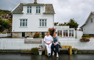 Bilde av sykepleierne Sigrid Marie Thomassen og Kjersti Klovning Skare