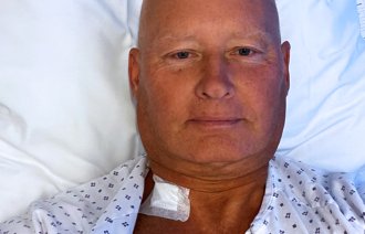 Bildet vise Bjørgulv i sykesengen