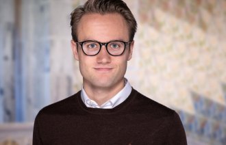 Bildet viser et portrett av Henrik Dahl Jacobsen