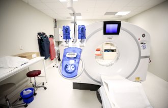 Bildet viser en MR-maskin.