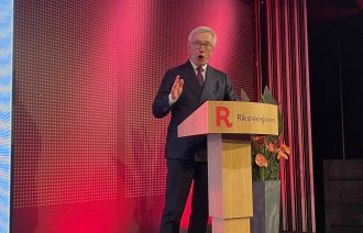 Bildet viser riksrevisor Karl Eirik Schjøtt-Pedersen