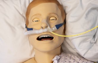 Bildet viser en simuleringsdukke.