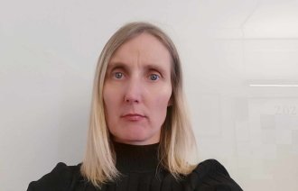 Bildet viser et portrett av Anita Nytræ Hallans