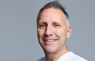 Bildet viser et portrett av innleggsforfatter Tor Engevik