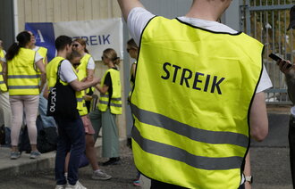 Bildet viser streikende statsansatte i Oslo.